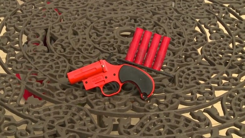 flare gun and charges