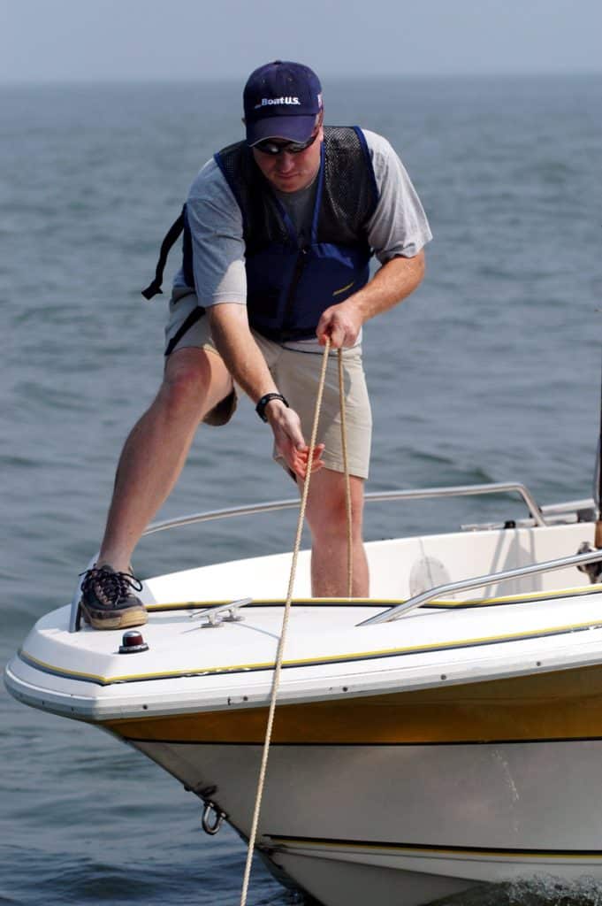 Rendering Aid: How to Safely Tow Other Boats